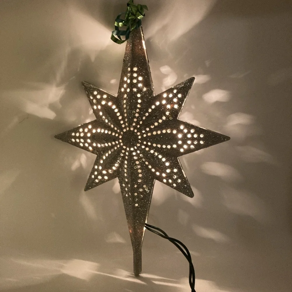 Large Electric Lighted North Star Starburst Silver Glitter 10.5